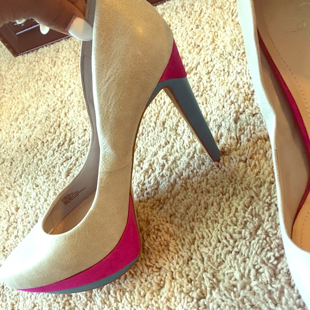 Gray Pink and Teal Closed Toe Pump